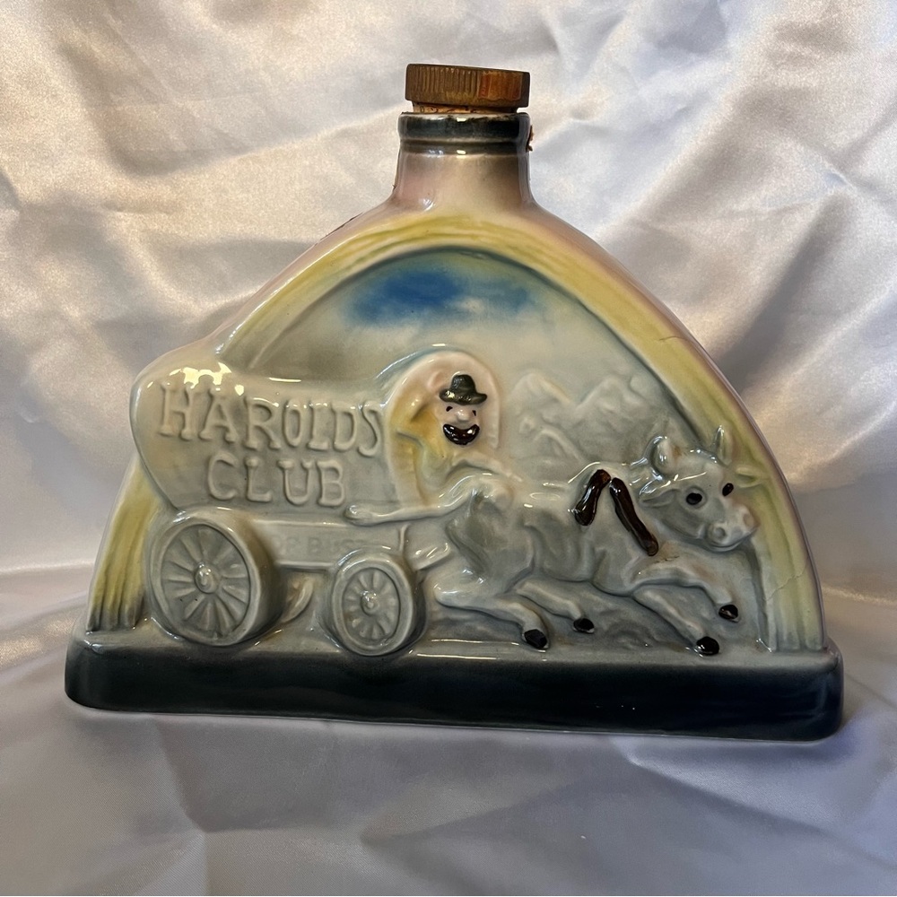 Vintage: James B. Beam Distillery • “Harold’s‎ Club” Liquor Bottle